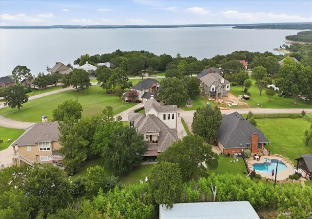 Photo 2 of Single family home for sale at 131 Panorama Cir, Pottsboro, TX 75076 | MLS# 21309559 | Listing updated on 2026-10-08