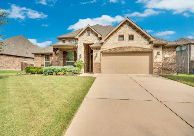 Photo 2 of Single family home for sale at 441 Lake Park Dr, Midlothian, TX 76065 | MLS# 21308624 | Listing updated on 2026-09-17