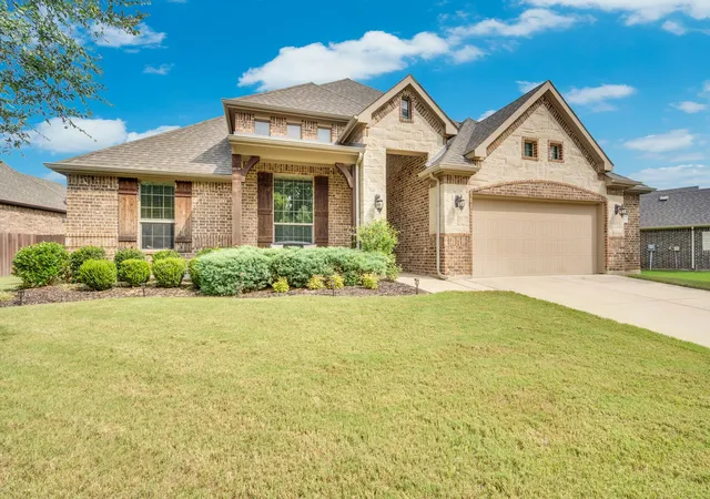 Photo 1 of Single family home for sale at 441 Lake Park Dr, Midlothian, TX 76065 | MLS# 21308624 | Listing updated on 2026-09-17