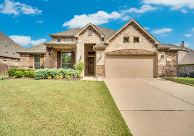 Photo 3 of Single family home for sale at 441 Lake Park Dr, Midlothian, TX 76065 | MLS# 21308624 | Listing updated on 2026-09-17