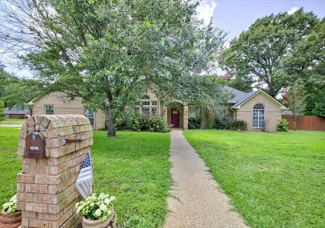 Homes for sale in Flint, TX | 18400 Woodhollow Dr, Flint, TX 75762 | MLS# 21312385