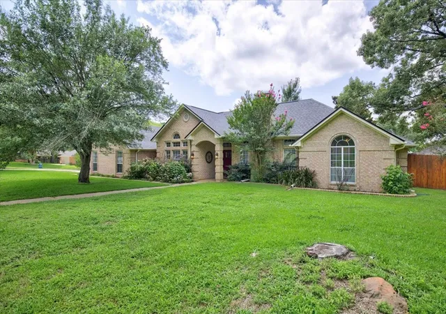 Homes for sale in Flint, TX | 18400 Woodhollow Dr, Flint, TX 75762 | MLS# 21312385