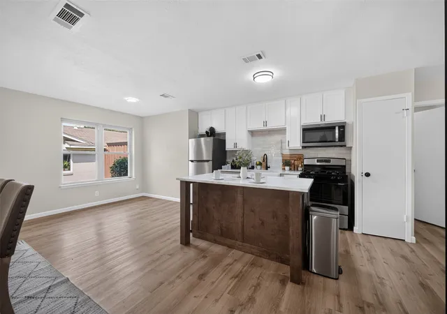 Photo 3 of Single family home for sale at 3919 Ridgeoak Wy, Dallas, TX 75244 | MLS# 21313494 | Listing updated on 2026-08-17