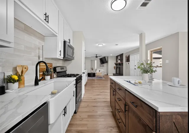 Photo 4 of Single family home for sale at 3919 Ridgeoak Wy, Dallas, TX 75244 | MLS# 21313494 | Listing updated on 2026-08-17
