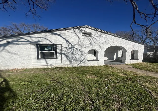 Homes for sale in Springtown, TX | 108 N Ash St, Springtown, TX 76082 | MLS# 21312674