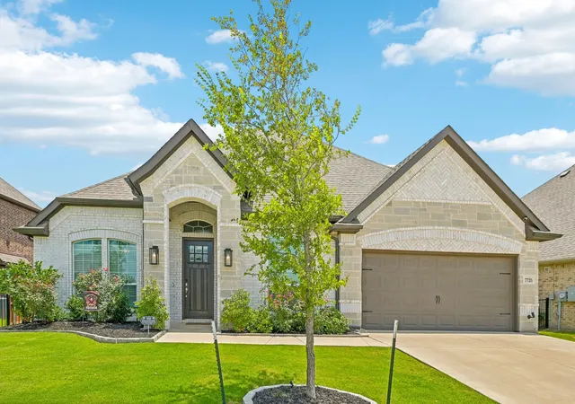 Photo 3 of Single family home for sale at 7720 Sweet Sorghum St, Joshua, TX 76058 | MLS# 21303992 | Listing updated on 2026-09-04