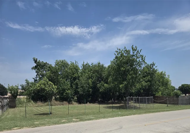 Photo 1 of Land for sale at 2709 Beverly Ave, Fort Worth, TX 76104 | MLS# 21312436 | Listing updated on 2026-08-22
