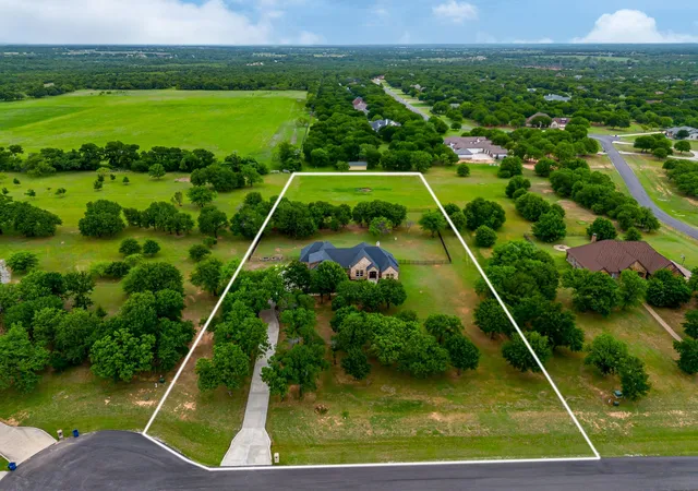 Homes for sale in Lipan, TX | 106 Treeline Ct, Lipan, TX 76462 | MLS# 21313747