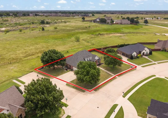 Photo 4 of Single family home for sale at 2211 Nottaway Dr, Cleburne, TX 76033 | MLS# 21312973 | Listing updated on 2026-08-24