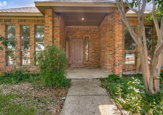 Photo 3 of Sale Pending at 2505 Copper Creek Ln, Carrollton, TX 75006 | MLS# 21310335 | Listing updated on 2026-07-28