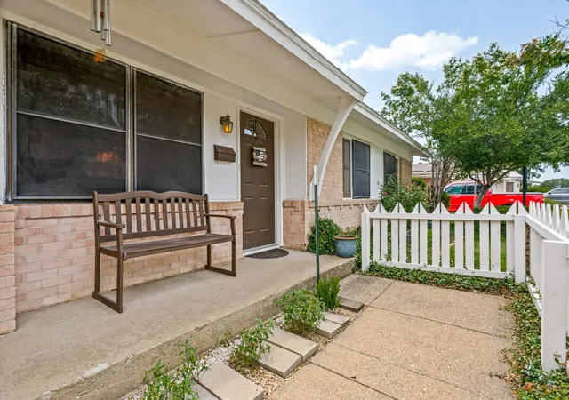Photo 2 of Single family home for sale at 1604 Pleasant Run Rd, Carrollton, TX 75006 | MLS# 21313771 | Listing updated on 2026-08-22