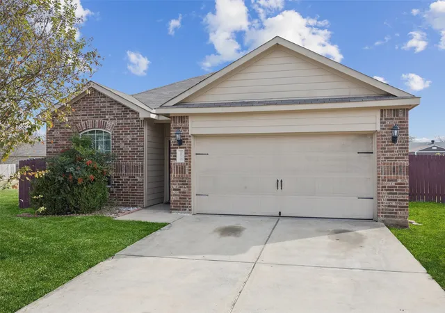 Photo 2 of Single family home for sale at 1020 Walnut Ridge Dr, Hutchins, TX 75141 | MLS# 21309426 | Listing updated on 2026-08-22
