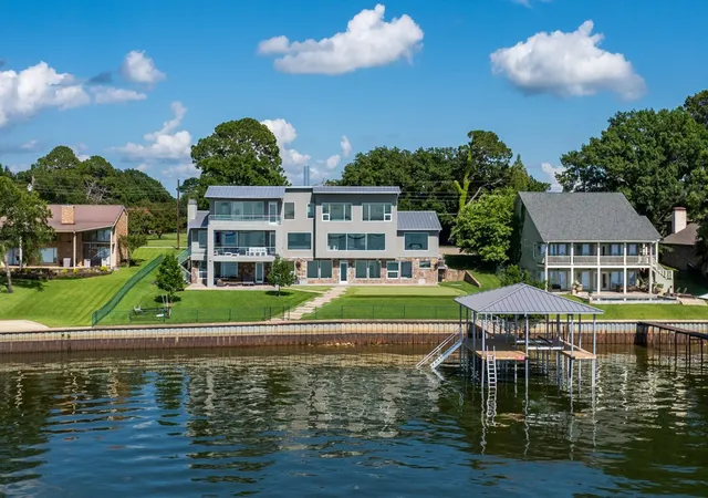 Homes for sale in Star Harbor, TX | 123 Shoreline Dr, Star Harbor, TX 75148 | MLS# 21310545