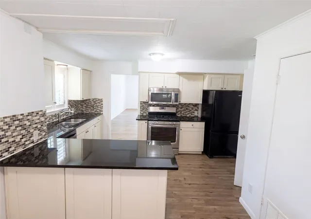 Photo 2 of Single family home for sale at 421 N 3rd St, Jacksboro, TX 76458 | MLS# 21310603 | Listing updated on 2026-09-17