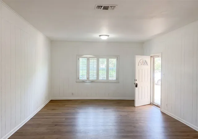Photo 3 of Single family home for sale at 421 N 3rd St, Jacksboro, TX 76458 | MLS# 21310603 | Listing updated on 2026-09-17