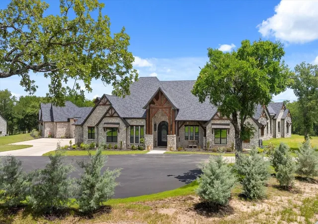 Photo 1 of Mansion for sale at 4101 W Hwy 114, Paradise, TX 76073 | MLS# 21313278 | Listing updated on 2026-08-22