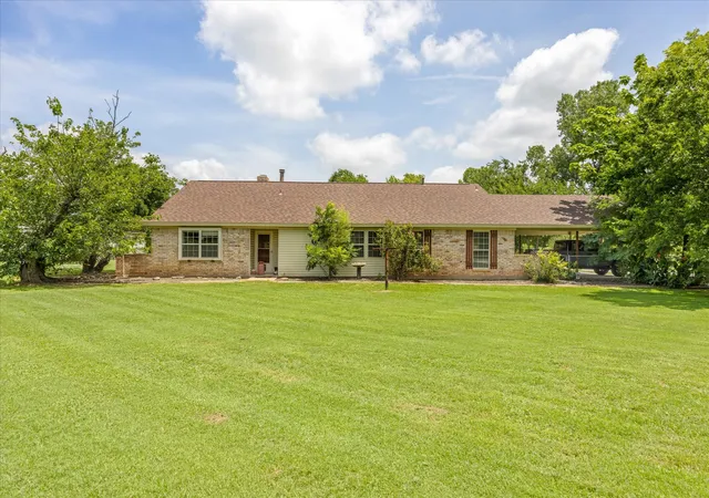 Photo 1 of Single family home for sale at 4210 Waples Rd, Granbury, TX 76049 | MLS# 21313807 | Listing updated on 2026-08-22