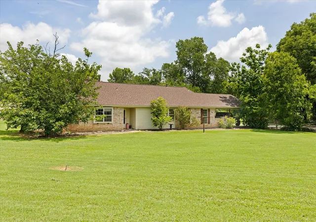 Photo 3 of Single family home for sale at 4210 Waples Rd, Granbury, TX 76049 | MLS# 21313807 | Listing updated on 2026-08-22