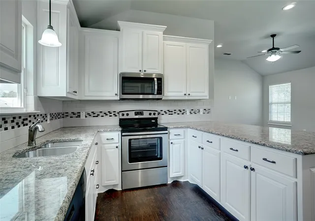 Photo 3 of Sale Pending at 3324 Willing Ave, Fort Worth, TX 76110 | MLS# 21313531 | Listing updated on 2026-08-29