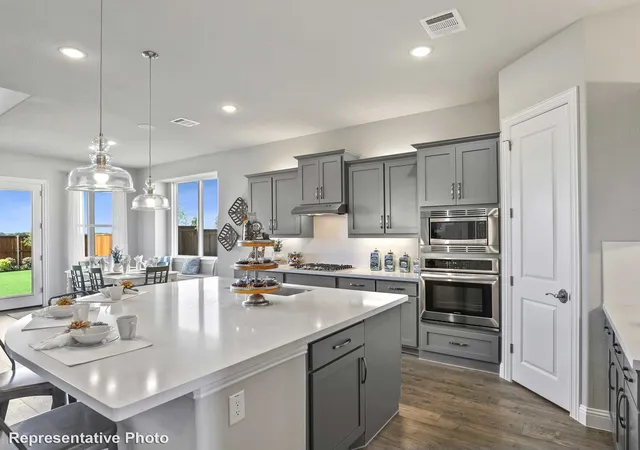 Photo 3 of Sale Pending at 1414 Odette Dr, Arlington, TX 76013 | MLS# 21311766 | Listing updated on 2026-08-29