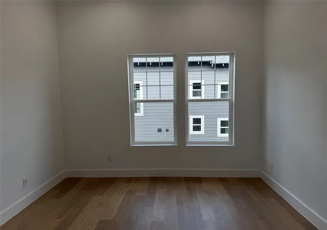 2nd image of 629 N Tyler St, Dallas, TX 75208