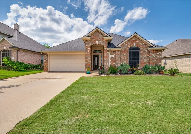 Homes for sale in Mansfield, TX | 902 Cutting Horse Dr, Mansfield, TX 76063 | MLS# 21308220