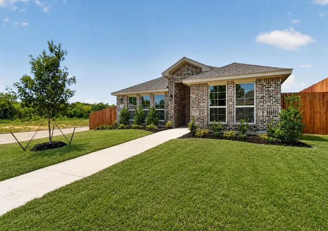 Photo 2 of Single family home for sale at 1422 Quail Creek Dr, Cleburne, TX 76033 | MLS# 21311854 | Listing updated on 2026-08-27