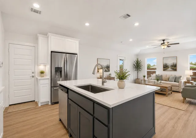 Photo 3 of Single family home for sale at 1422 Quail Creek Dr, Cleburne, TX 76033 | MLS# 21311854 | Listing updated on 2026-08-27