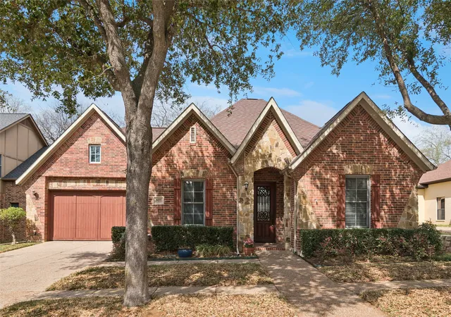 Photo 1 of Single family home for sale at 6411 Tuscany Park Dr, Arlington, TX 76016 | MLS# 21313794 | Listing updated on 2026-08-22