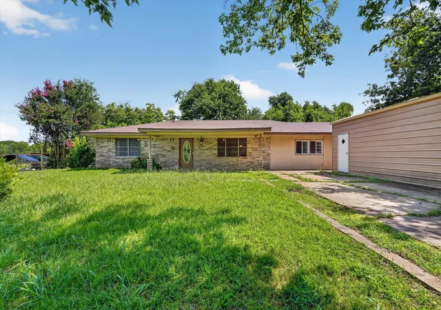 Homes for sale in Point, TX | 387 Avenue D, Point, TX 75472 | MLS# 21312291
