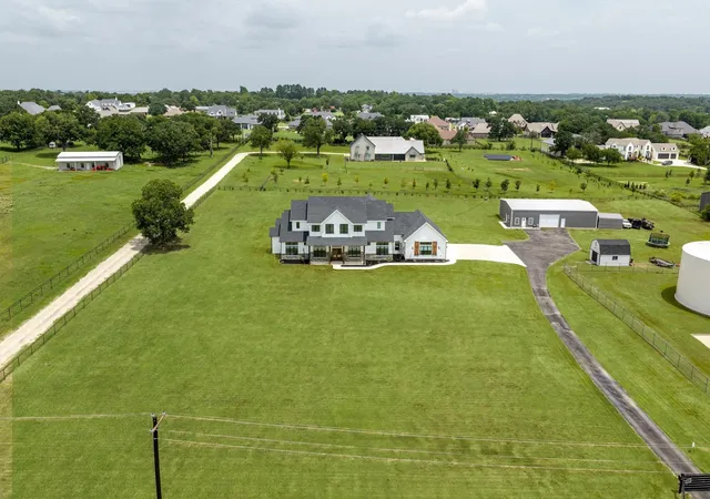 Photo 3 of Single family home for sale at 10652 Fincher Rd, Argyle, TX 76226 | MLS# 21311135 | Listing updated on 2026-09-23