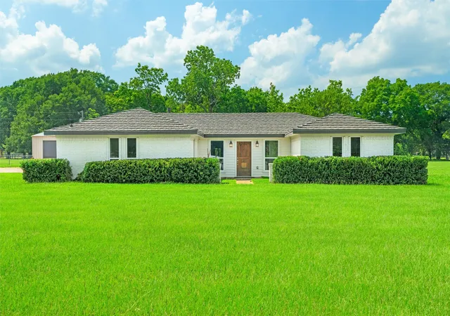 Photo 2 of Sale Pending at 215 Pole Bridge Rd, Seagoville, TX 75159 | MLS# 21304749 | Listing updated on 2026-09-26
