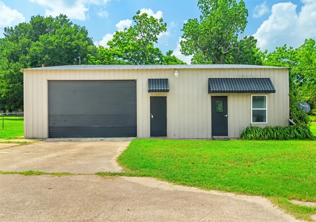 Photo 3 of Sale Pending at 215 Pole Bridge Rd, Seagoville, TX 75159 | MLS# 21304749 | Listing updated on 2026-09-26