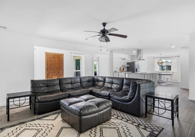Photo 4 of Sale Pending at 215 Pole Bridge Rd, Seagoville, TX 75159 | MLS# 21304749 | Listing updated on 2026-09-26