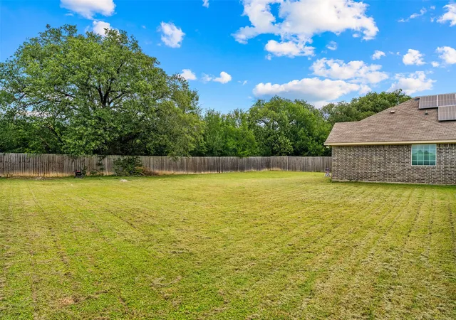 Homes for sale in Lacy Lakeview, TX | 100 Tomahawk Dr, Lacy Lakeview, TX 76705 | MLS# 21313842