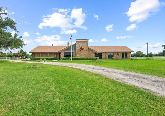 Homes for sale in Bonham, TX | 1900 S Shore Dr, Bonham, TX 75418 | MLS# 21313088