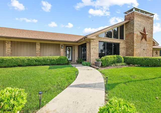 Homes for sale in Bonham, TX | 1900 S Shore Dr, Bonham, TX 75418 | MLS# 21313088