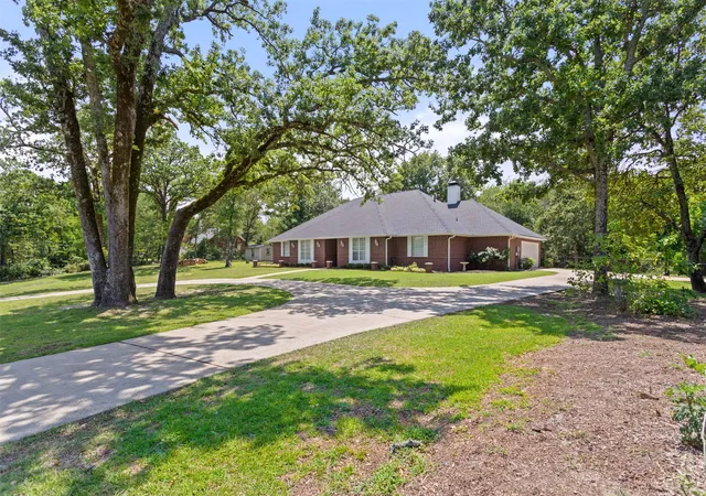 Homes for sale in Lindale, TX | 17681 Huckleberry Cir, Lindale, TX 75771 | MLS# 21313921