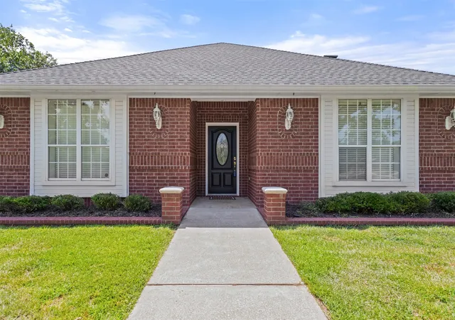 Homes for sale in Lindale, TX | 17681 Huckleberry Cir, Lindale, TX 75771 | MLS# 21313921