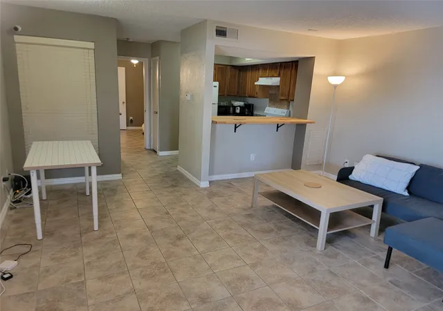Listing Photo 5 - Condo for sale in building located at 9803 Walnut St, Dallas, TX 75243 - Unit #102