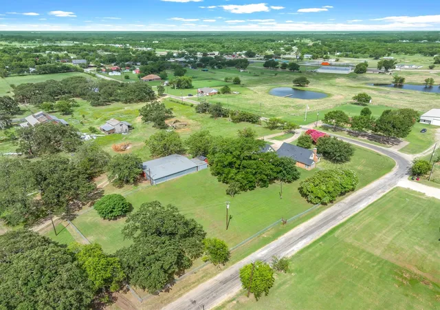 Photo 3 of Single family home for sale at 7871 Shady Ln, Scurry, TX 75158 | MLS# 21311556 | Listing updated on 2026-09-24