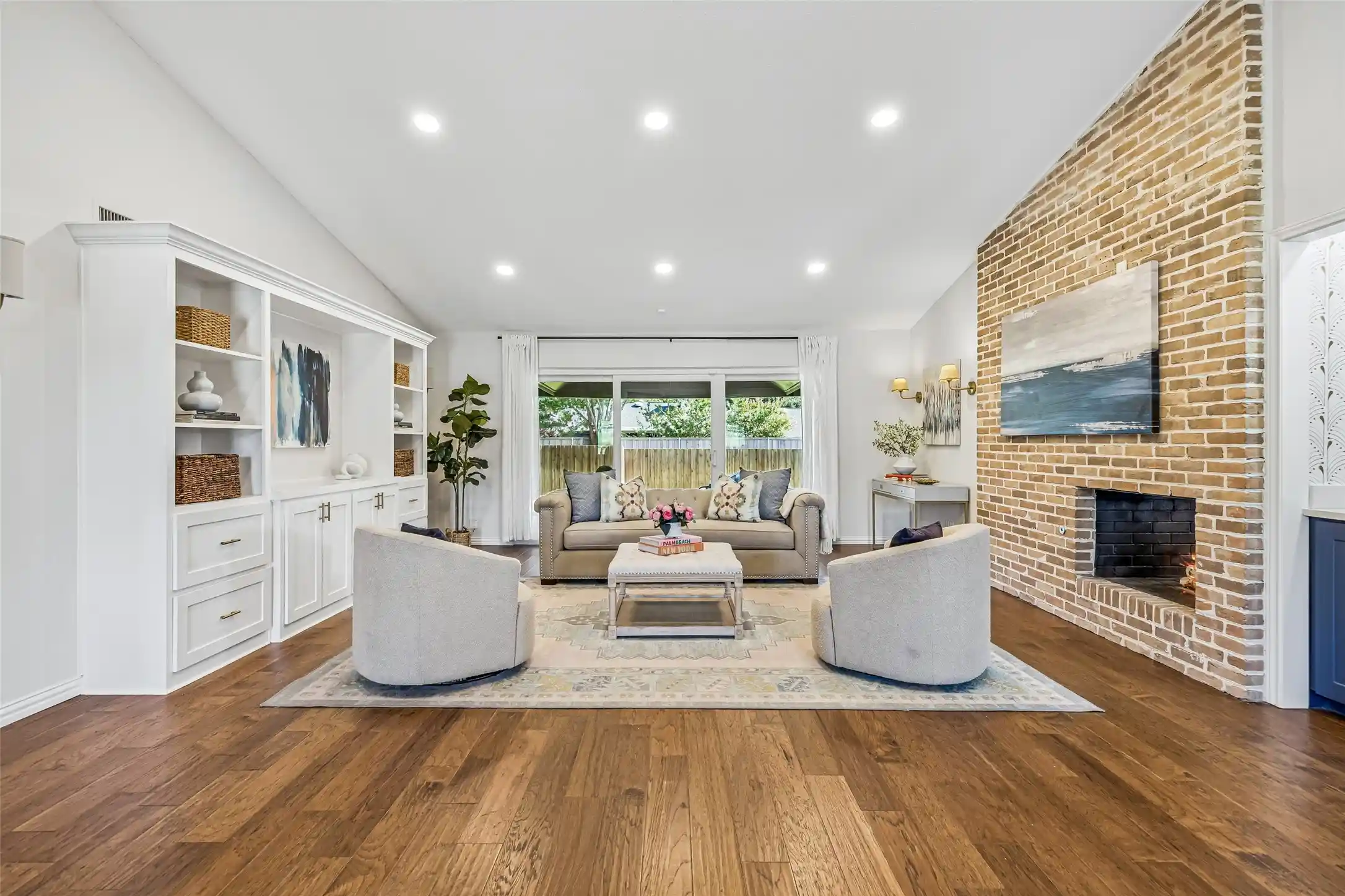 Photo 1 of Single family home for sale at 4044 Boca Bay Dr, Dallas, TX 75244 | MLS# 21313070 | Listing updated on 2026-10-25