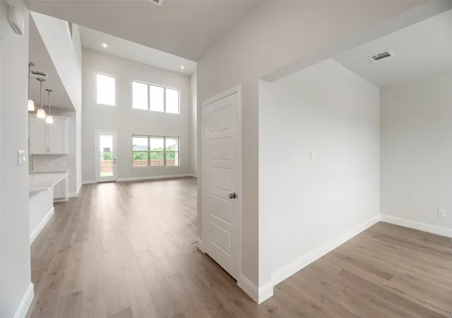 Photo 4 of Single family home for sale at 1070 Birdie St, Gunter, TX 75058 | MLS# 21313470 | Listing updated on 2026-10-06