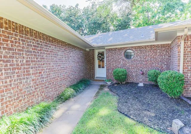 Photo 3 of Single family home for sale at 44 Haven Cir, Denison, TX 75020 | MLS# 21313952 | Listing updated on 2026-10-05