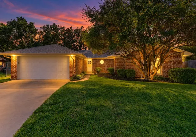 Photo 3 of Single family home for sale at 44 Haven Cir, Denison, TX 75020 | MLS# 21313952 | Listing updated on 2026-10-05
