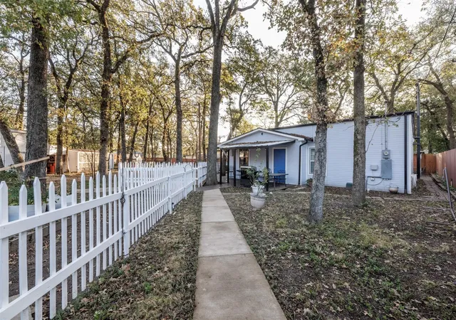 Photo 1 of Single family home for sale at 9953 Greentree Ln, Wills Point, TX 75169 | MLS# 21313892 | Listing updated on 2026-10-01