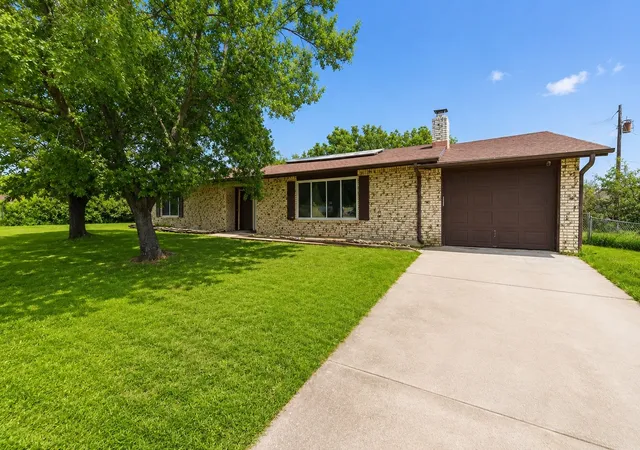 Photo 1 of Single family home for sale at 119 Dennis St, Jacksboro, TX 76458 | MLS# 21311670 | Listing updated on 2026-07-10
