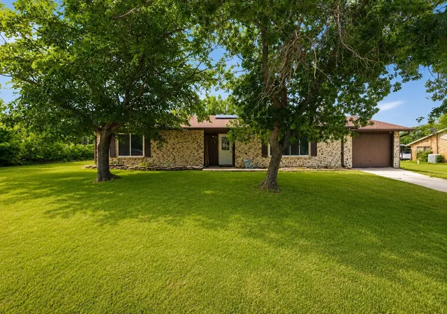 Photo 2 of Single family home for sale at 119 Dennis St, Jacksboro, TX 76458 | MLS# 21311670 | Listing updated on 2026-07-10