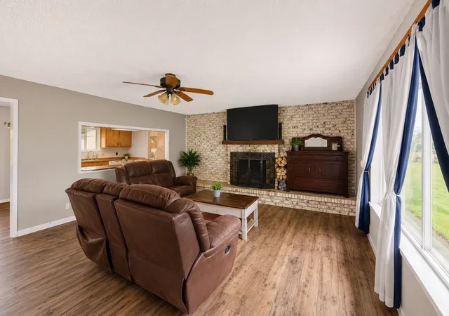 Photo 3 of Single family home for sale at 119 Dennis St, Jacksboro, TX 76458 | MLS# 21311670 | Listing updated on 2026-07-10