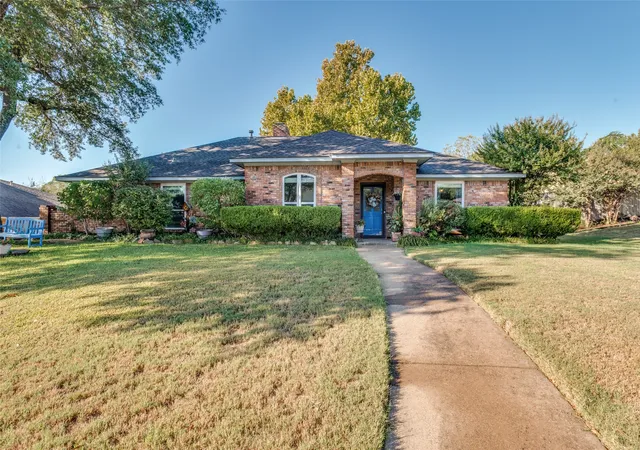 Photo 1 of Single family home for sale at 722 Corinthian Pl, Duncanville, TX 75137 | MLS# 21313983 | Listing updated on 2026-09-04